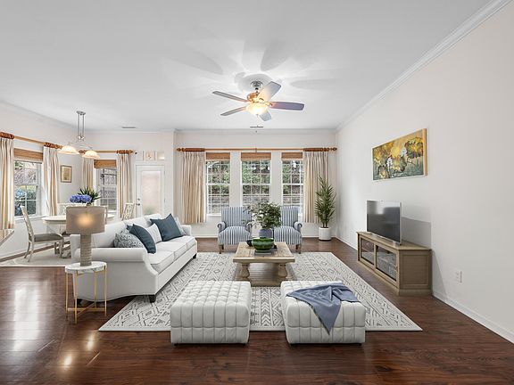 3rd image of 724 Ancient Oaks Dr