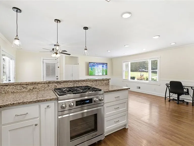 353 Westside Dr — Photo 5