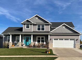 1301 Hampton Rd, Washington, IL 61571