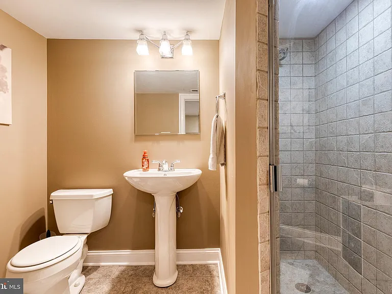908 S Linwood Ave — Photo 15