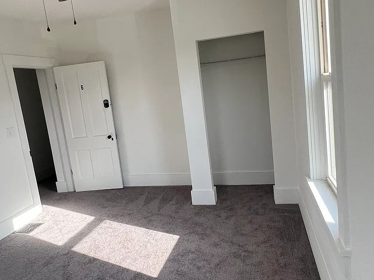 220 N Front St — Photo 8