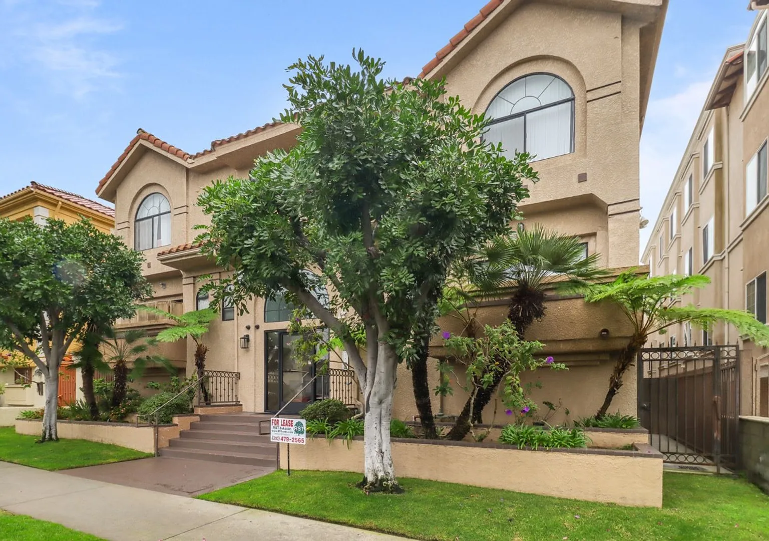 7040 Flight Ave. — Photo 1