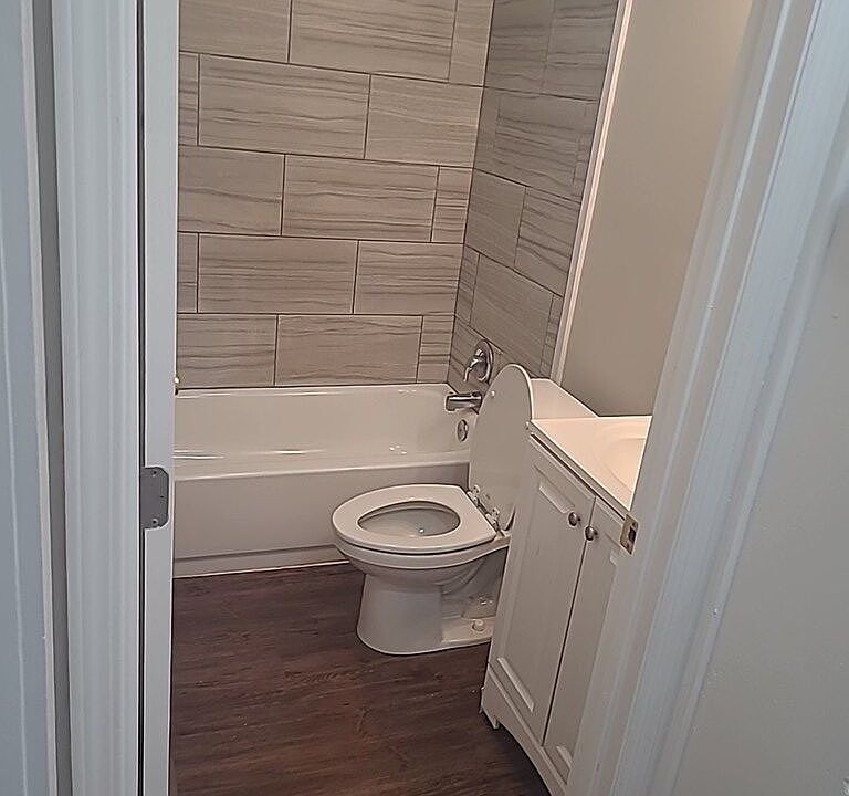 2nd image of 322 Duncan St