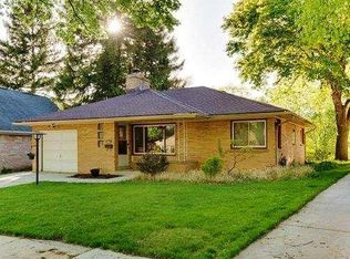 10548 W Woodward Ave, Wauwatosa, WI 53222