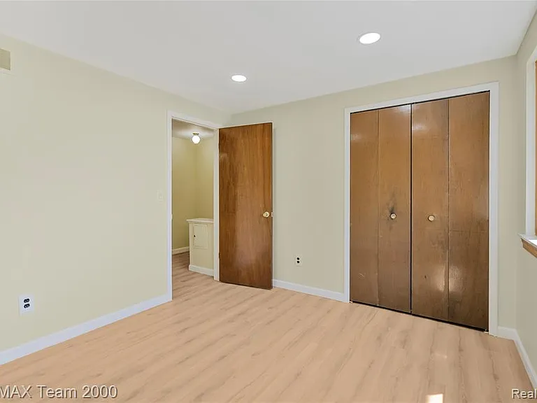 2053 Brookfield St — Photo 23