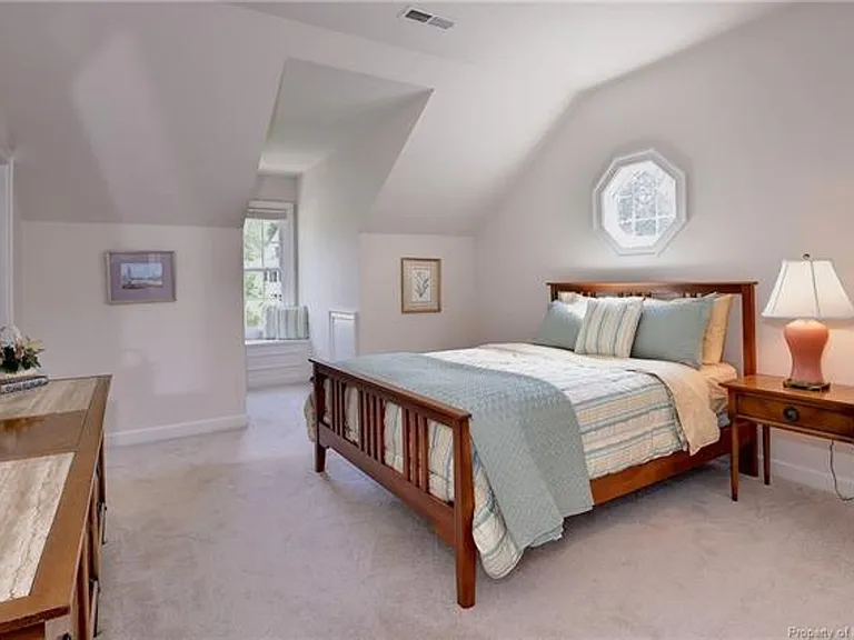 116 Westbury — Photo 17