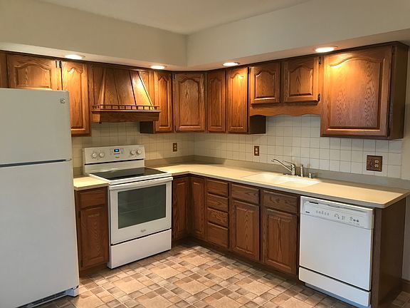 3rd image of 6400 Oakhurst Pl