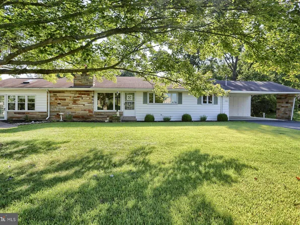 1308 Country Ln, Dauphin, PA 17018