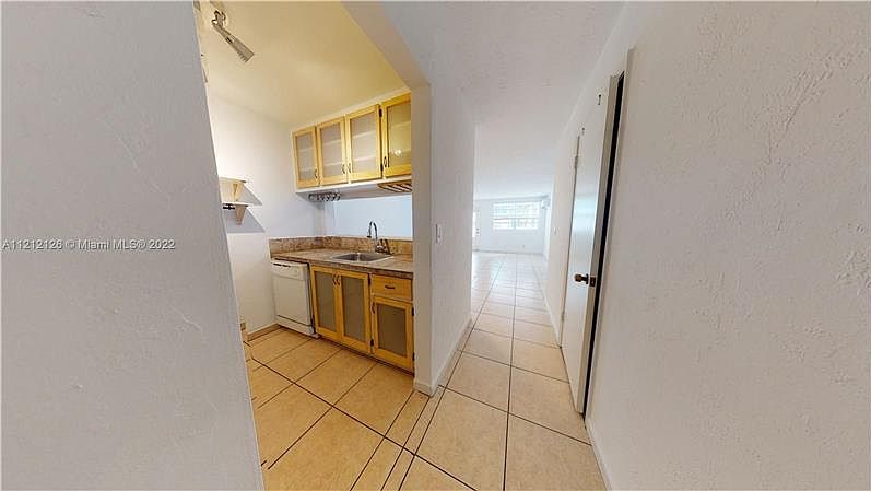 1st image of 505 NE 30th St APT 205