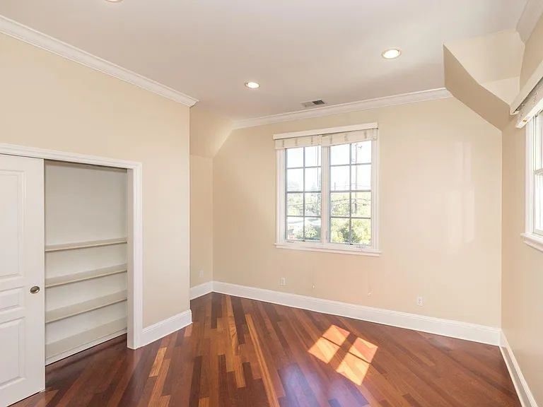 Upstairs bedroom (#2)