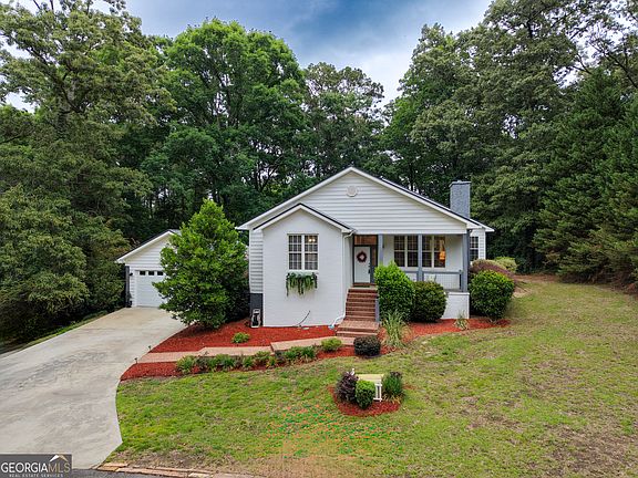 3rd image of 303 Winchester Ct