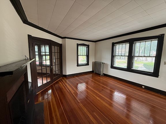 4th image of 104 Mount Auburn St #1