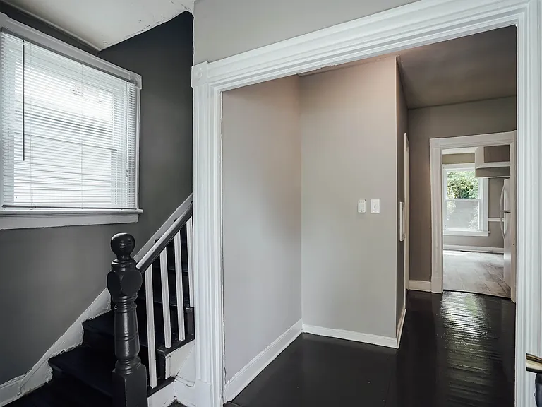 1316 Enfield Ave — Photo 2
