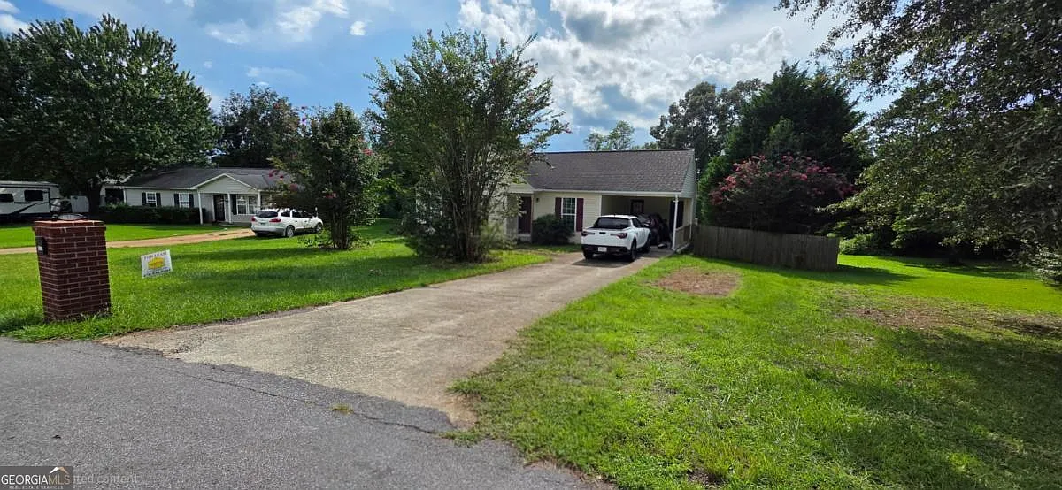 3 bed, 2.0 bath, 1074 sqft, $1,720 — Photo 2