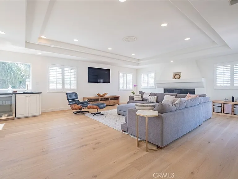 1021 Avenue D — Photo 4