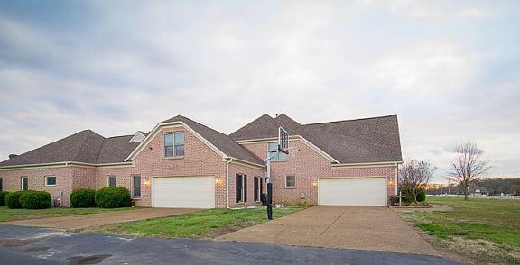 3rd image of 3275 Clay Pond Dr