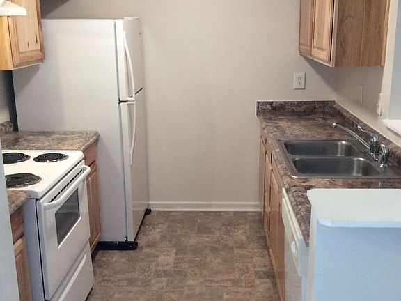 3rd image of 111 Jerrett Ln