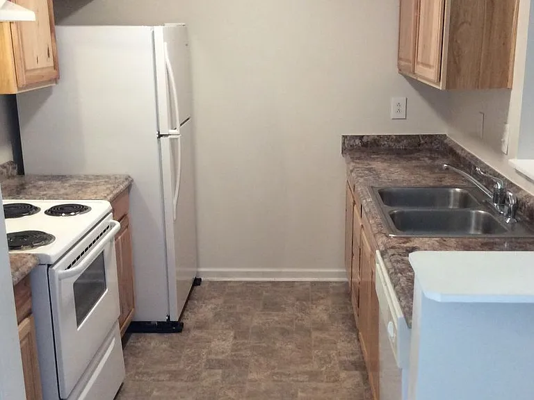 111 Jerrett Ln — Photo 3