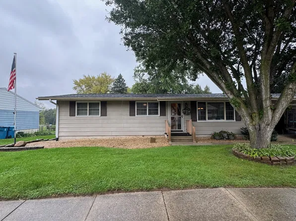 1211 Goral Ct, Dixon, IL 61021