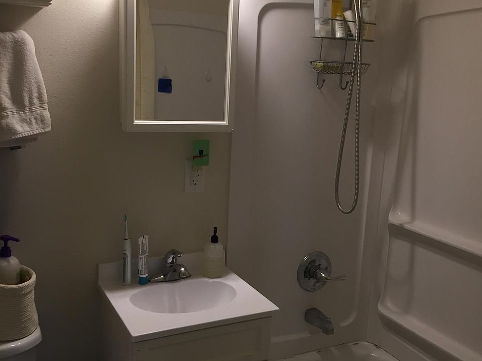 2nd image of 1427 Marshall St NE APT 8