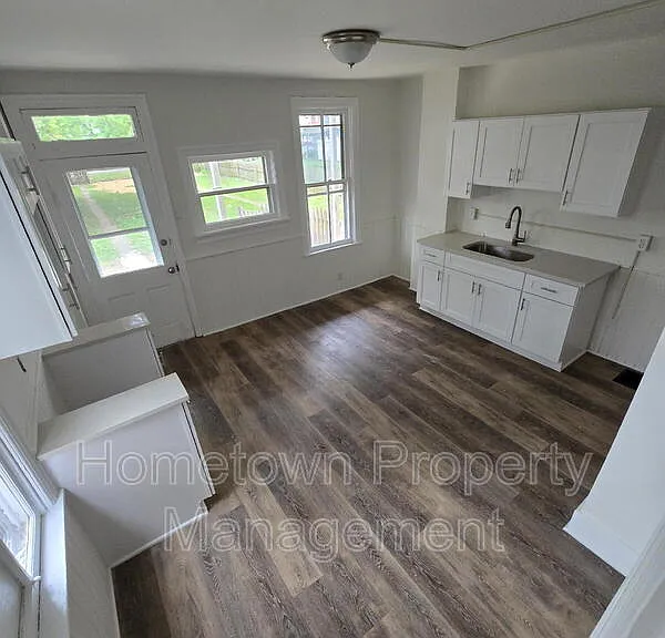 550 Nelson St — Photo 6