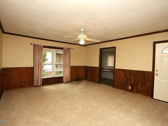 3rd image of 2034 Sinclair Ave NE
