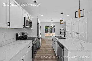 3 bed, 2.5 bath, 1518 sqft, $2,000 — Photo 3