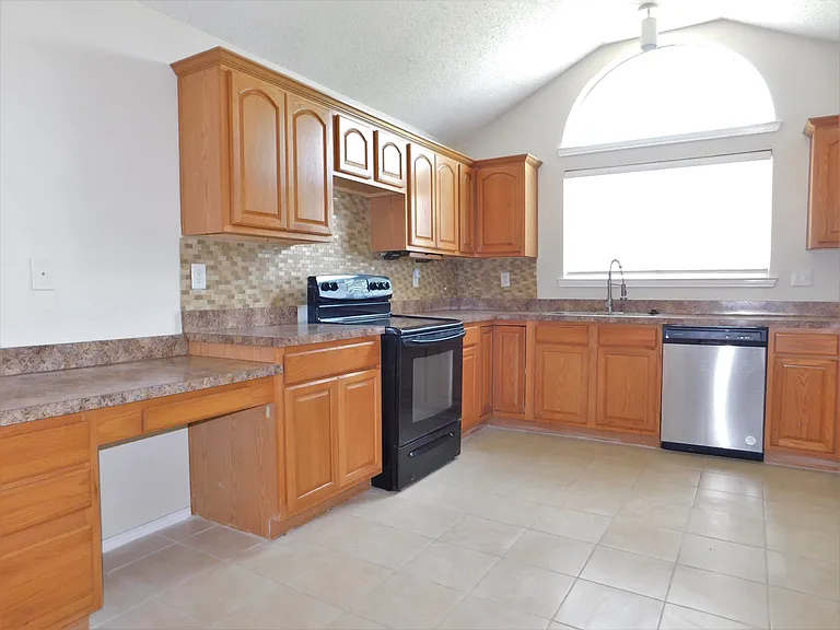 2409 Westview Trl — Photo 12