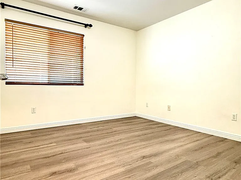 1319 Jacaranda Cir — Photo 18