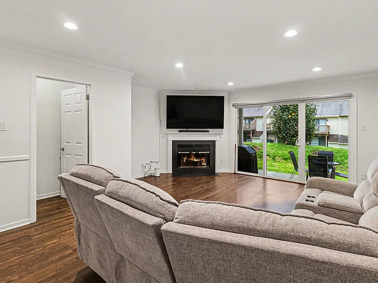 204 Cheswold Ct — Photo 16