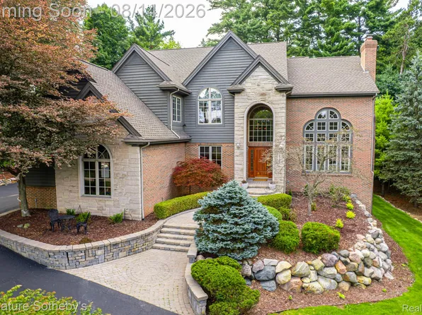 2746 Pineview Trl, Brighton, MI 48114