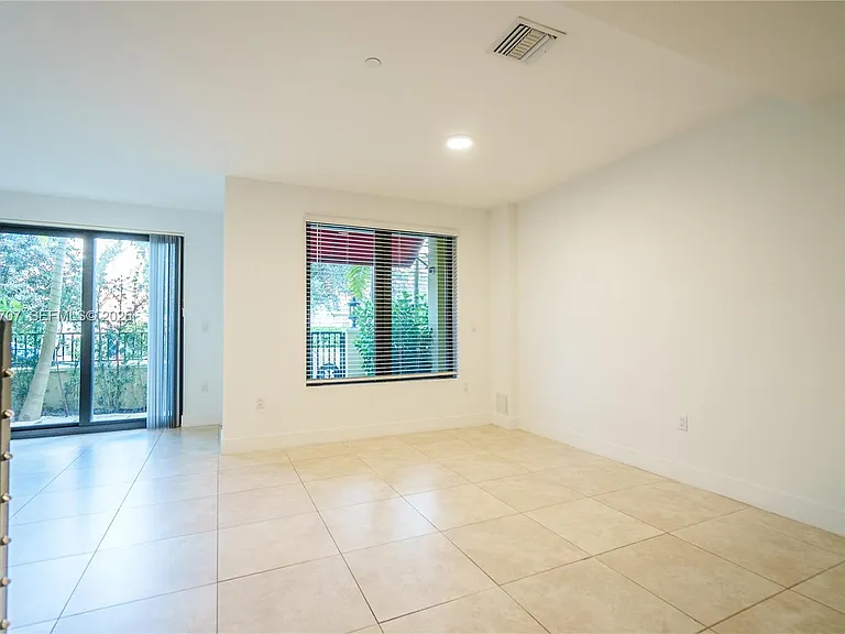 1091 Galiano St #102 — Photo 7