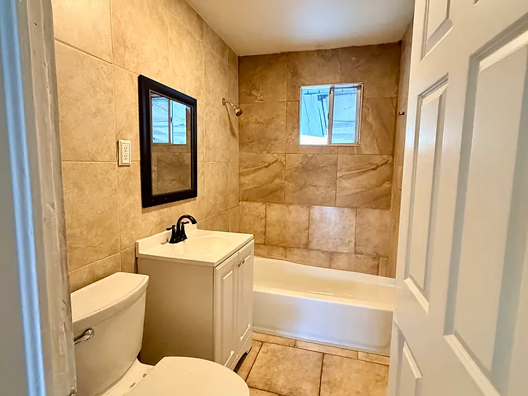 512 Naylor St — Photo 10