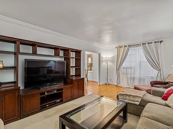 7210 112th St APT 3B, Flushing, NY 11375