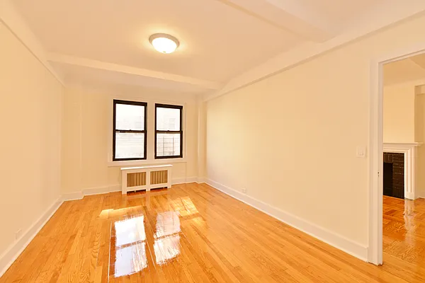 Rented by Siderow Residential Group | media 21