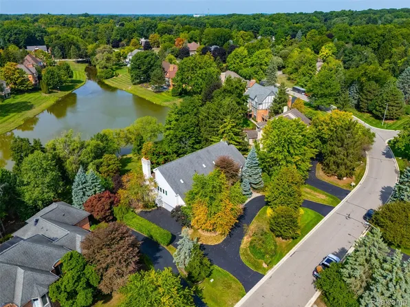 305 Wilshire Dr, Bloomfield Hills, MI 48302
