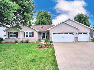W5866 Easter Lily Dr, APPLETON, WI 54915