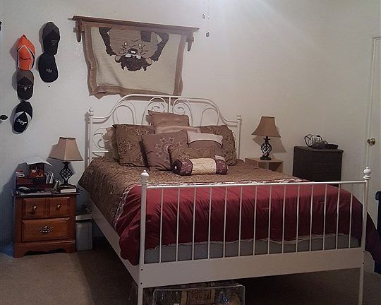 4th image of 392 Ely Ave