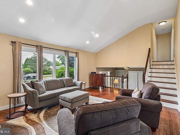 5th image of 672 Killdeer Ln
