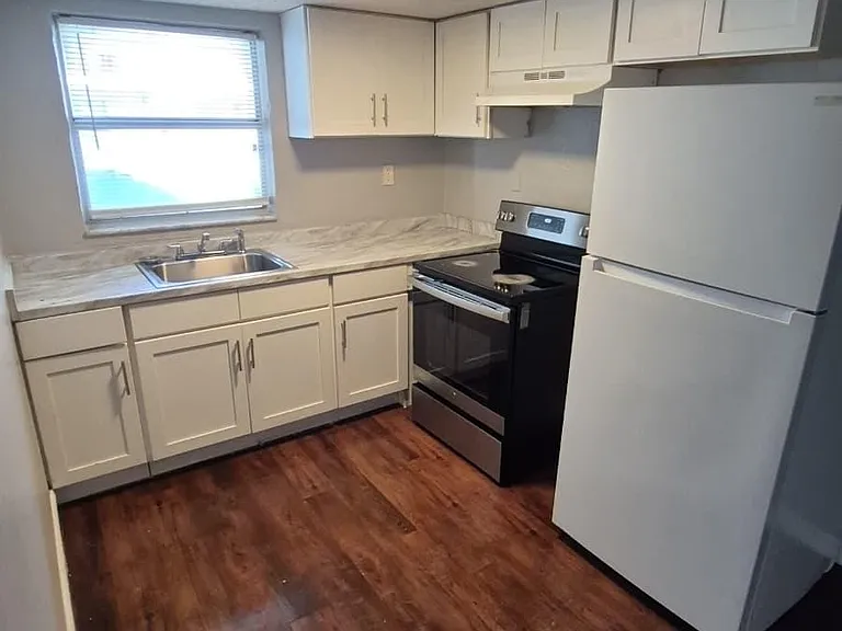 Premier Apartments — Photo 7