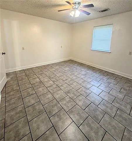 2737 Yorktowne Dr — Photo 5