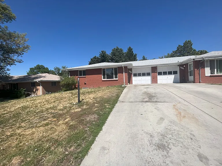 3220 Dudley St — Photo 18