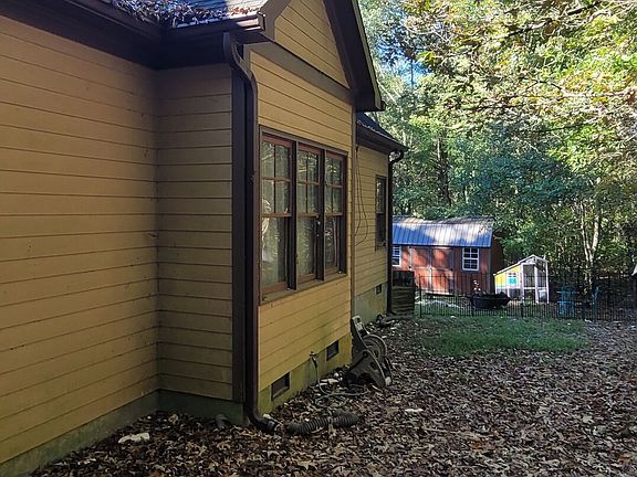 3rd image of 558 Pearwood Rd