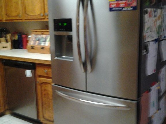 Kitchen/dishwasher/fridg