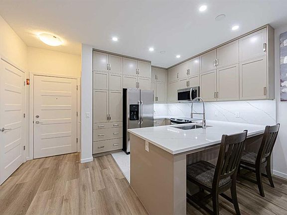 4th image of 450 NE Kincora Glen Rd NW #3403