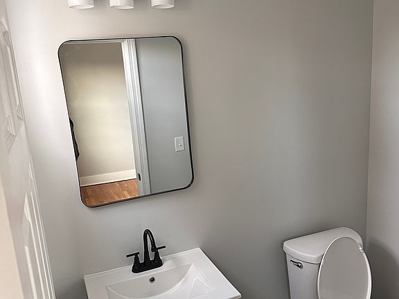 4th image of 17 Linnmoore St Unit 2