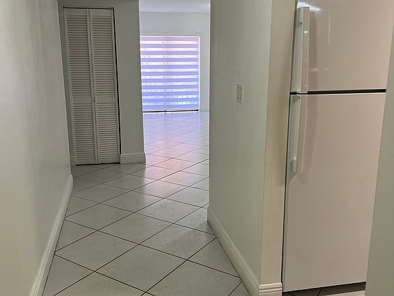 5th image of 1800 W 54th St APT 109