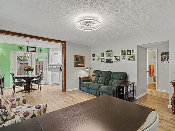 4th image of 4249 Briarwood Dr APT 1