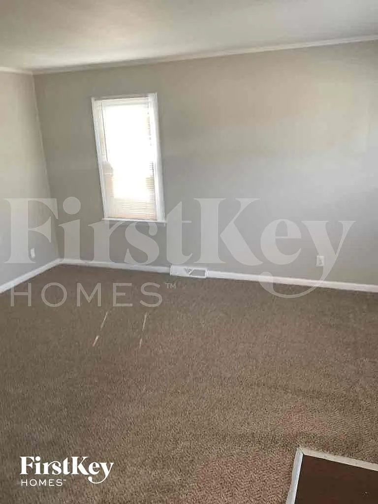 2 bed, 1.0 bath, 1224 sqft, $2,060 — Photo 3