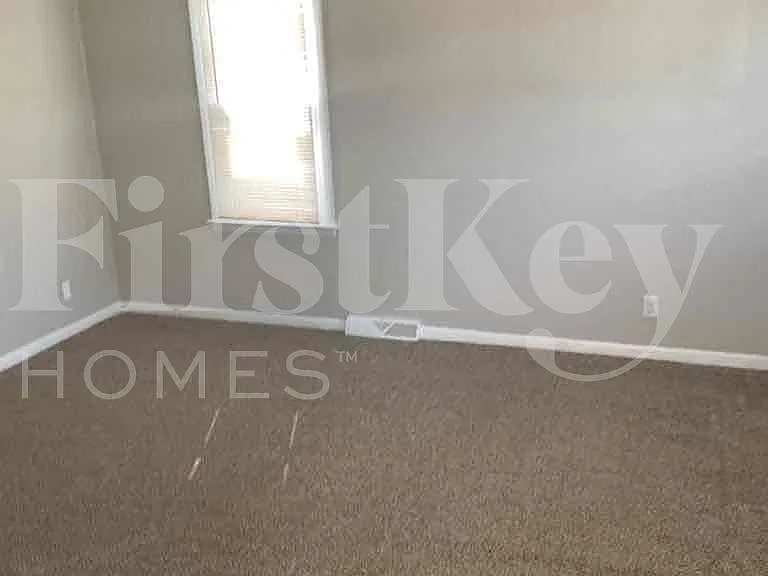 14646 Atlantic Ave — Photo 3